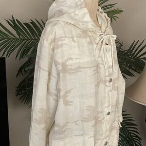 100% Linen Women's Beige Camouflage Utility Jacket. Size 2X. Designed in LA.